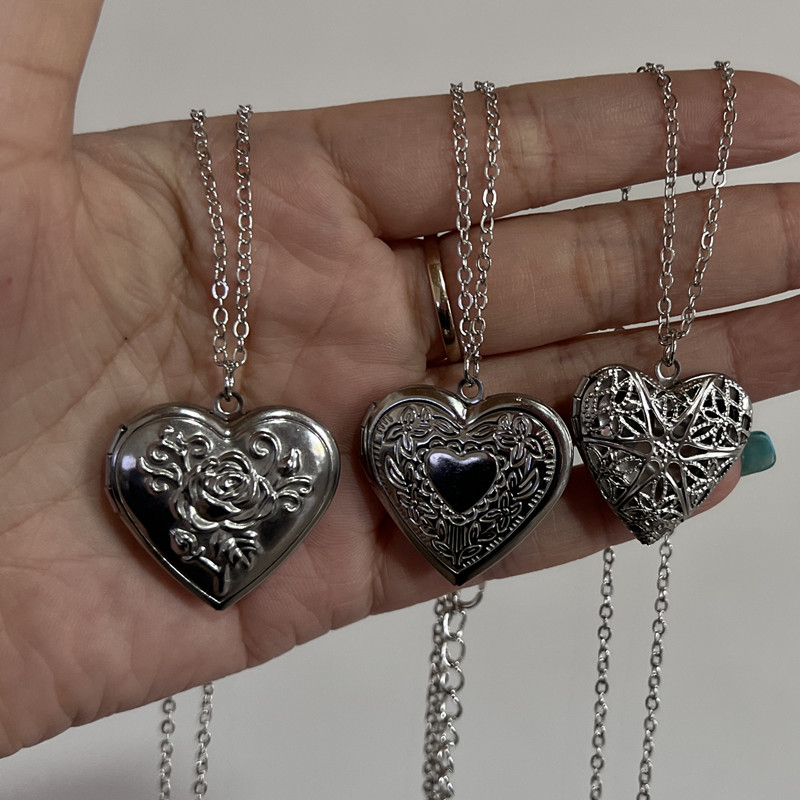 Heart Locket Necklace Photo - Collar con colgante de marco de