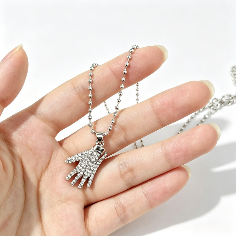 Collar de guante de Michael Ja - Anime Pendant Necklace reseña y precio