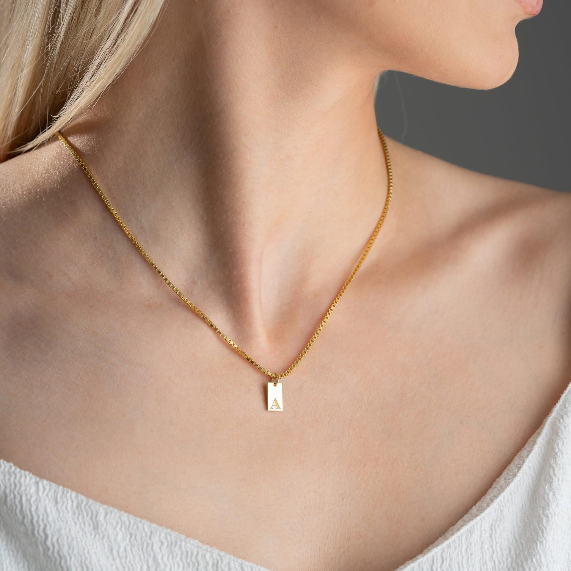 Collares con colgante de etiqu - Initial Letter Necklace 18K Gold reseña y precio